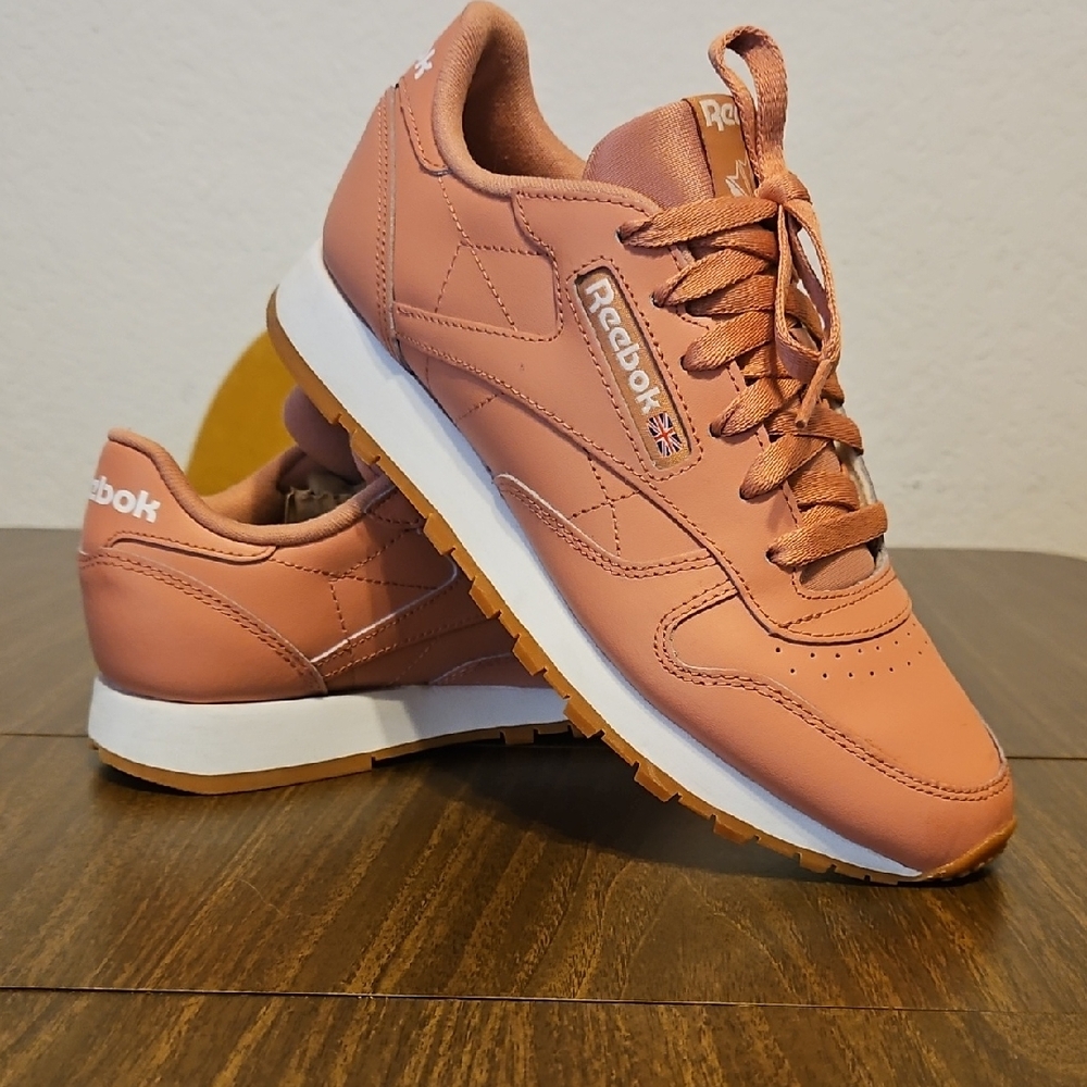 Reebok Classics | Womans 8 |